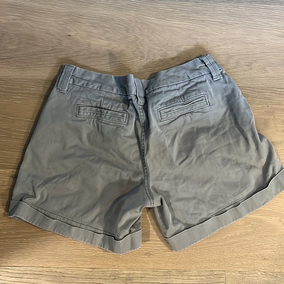 Women’s banana republic shorts - Picture 3 of 3
